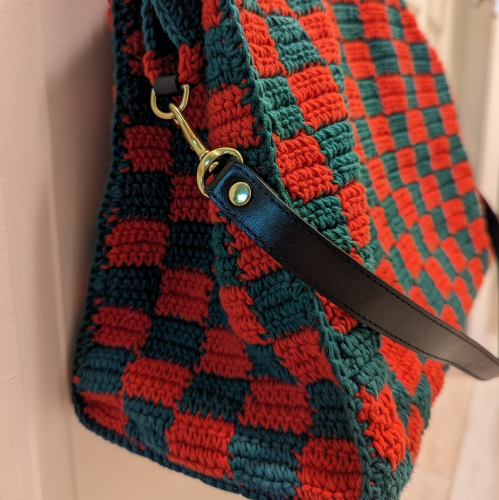 Clare V deep sea and blood orange Crochet Checkerboard Tote - Picture 3 of 10